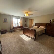 18668 Olive Street Rd in Chesterfield, MO - Foto de edificio - Building Photo