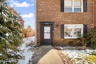 205 Honeysuckle Ln in Bardstown, KY - Building Photo