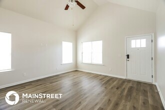 213 Hampton Dr in Calera, AL - Building Photo - Building Photo