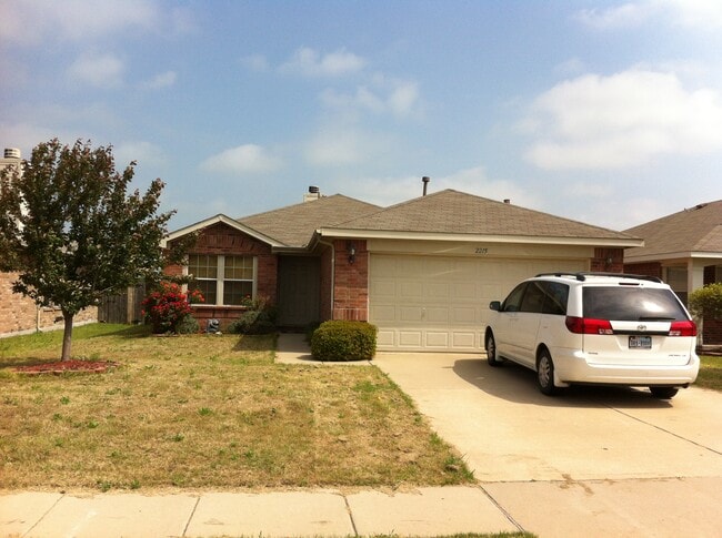 property at 2215 Sumac Dr