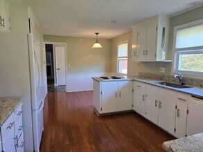 11 Eastwood Rd in West Hartford, CT - Building Photo - Building Photo