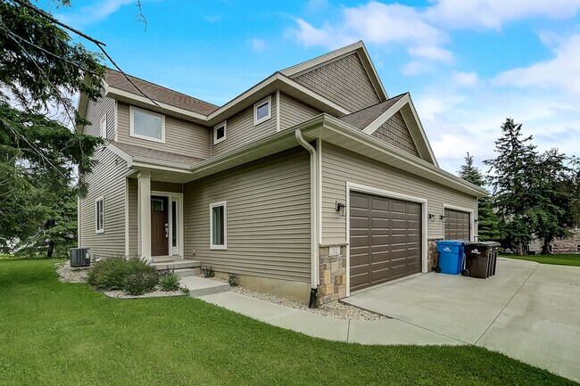 714 Bristol Bay, Unit 712 in Waunakee, WI - Foto de edificio - Building Photo