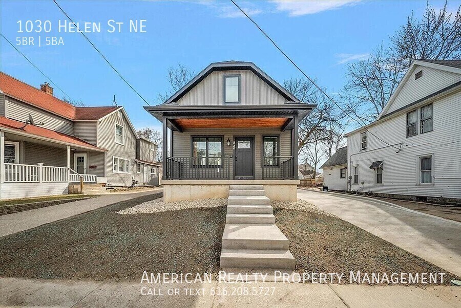 1030 Helen St NE in Grand Rapids, MI - Building Photo