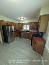 12517 Park Knoll Dr in Garfield Heights, OH - Foto de edificio - Building Photo