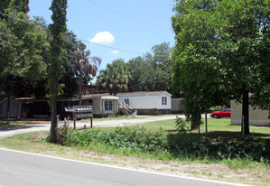 Julie’s MHP in Tampa, FL - Building Photo
