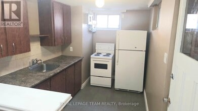 395 Peach Tree Ln in Ottawa, ON - Building Photo - Building Photo