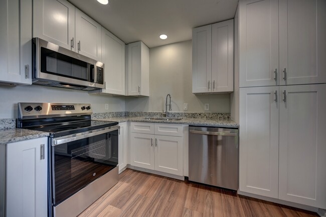 property at 806 W Jefferson St