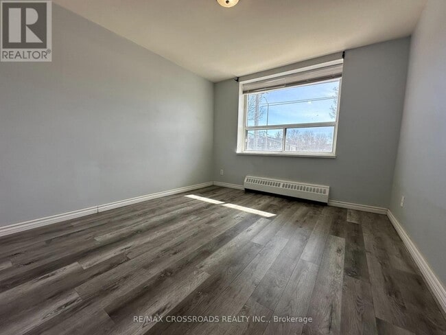 363-363 Lakeshore Rd E in Mississauga, ON - Building Photo - Building Photo