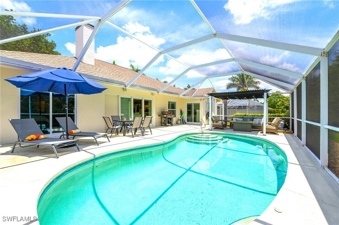1507 Vintage Ln in Naples, FL - Foto de edificio