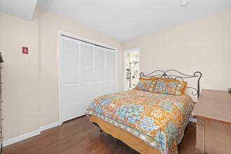 23 Redwood Ct, Unit 23 Redwood Court in Coram, NY - Foto de edificio - Building Photo
