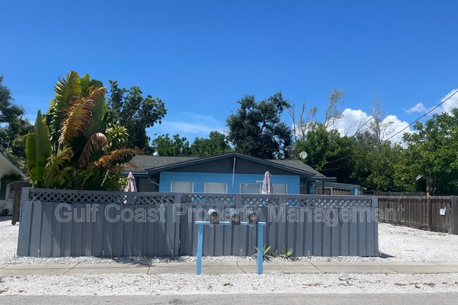 property at 1839 Robinhood St