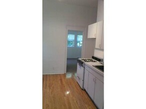 145 Carpenter Ave in Sea Cliff, NY - Building Photo - Building Photo
