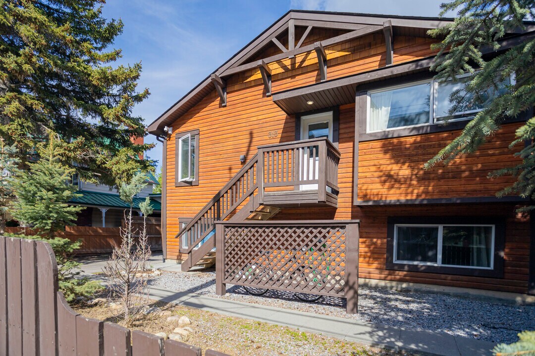 313 Marten St in Banff, AB - Building Photo