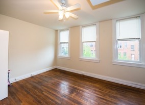 1706 Bolton St in Baltimore, MD - Foto de edificio - Interior Photo