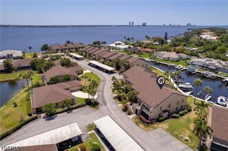 15489 Admiralty Cir in North Fort Myers, FL - Building Photo - Building Photo