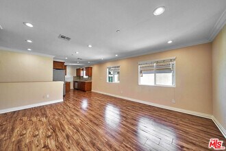 1142 S Mariposa Ave in Los Angeles, CA - Building Photo - Building Photo