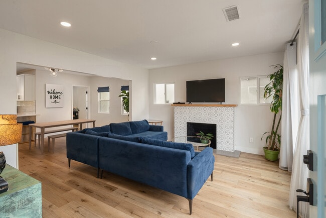 property at 8936 S Manhattan Pl