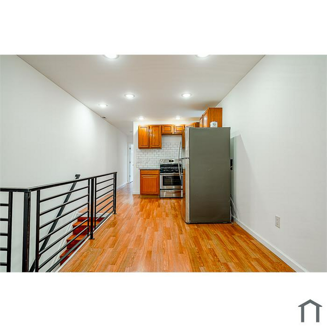 property at 3964 Poplar St
