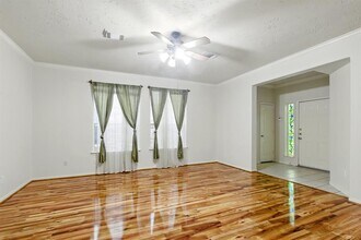 5930 Hollister Cole in Houston, TX - Foto de edificio - Building Photo