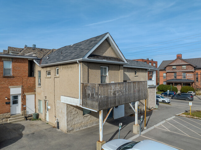 100 Woolwich St in Guelph, ON - Building Photo - Building Photo