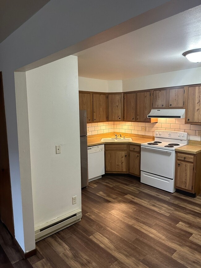 4551 Governors Dr in Rockford, IL - Foto de edificio - Building Photo