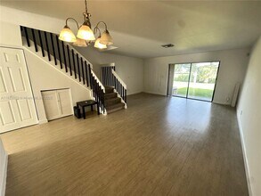 10757 NW 11th St in Pembroke Pines, FL - Building Photo - Building Photo