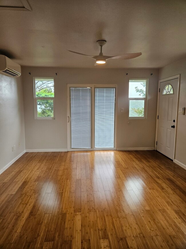 2566 Komo Mai Dr, Unit B