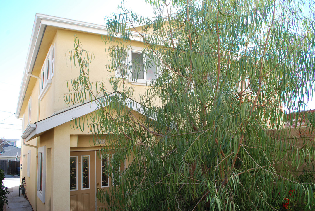 114 Flower Ave in Brea, CA - Foto de edificio