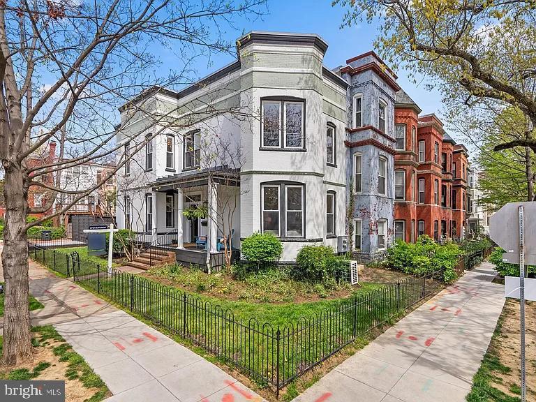 1625 First St NE in Washington, DC - Building Photo