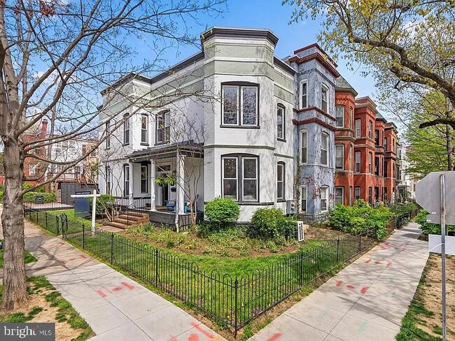 property at 1625 First St NE