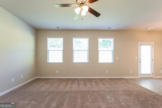 211 Comet Ct in Dallas, GA - Building Photo - Building Photo