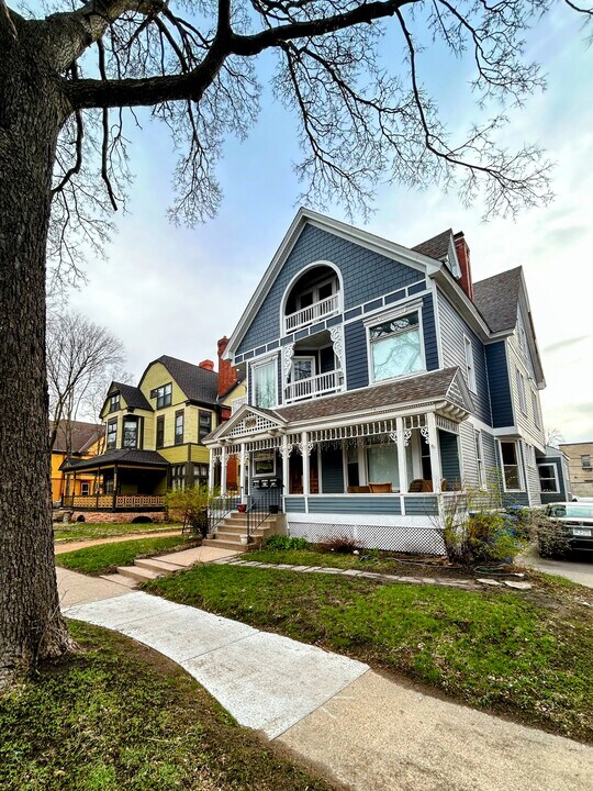 1825 Park Ave, Unit 1 in Minneapolis, MN - Foto de edificio
