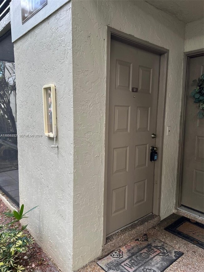 304 Gardens Dr in Pompano Beach, FL - Building Photo - Building Photo