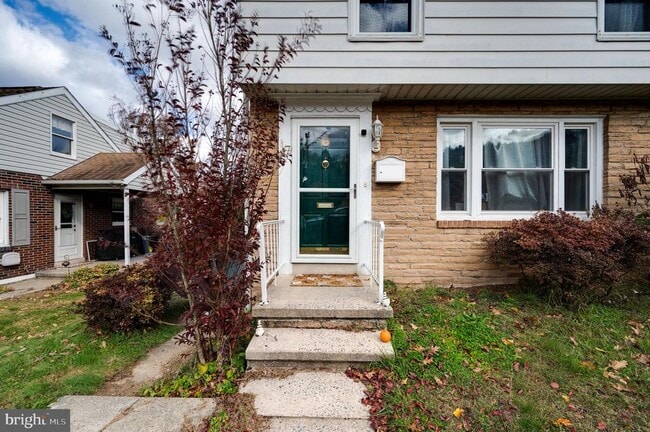 property at 117 E Broad St