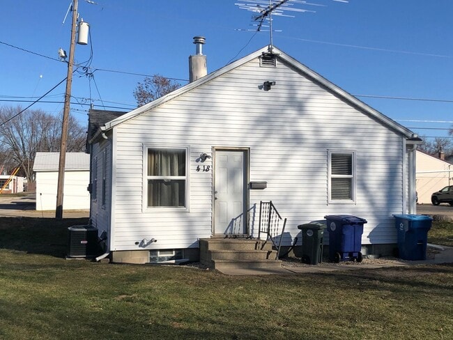 418 Hartman Ave in Waterloo, IA - Building Photo - Building Photo