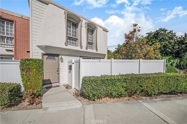 8249 Haseltine Green