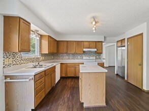 2236 Golden Meadows St in Grove City, OH - Building Photo - Building Photo