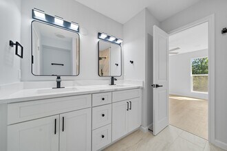 1966 Upland Dr in Houston, TX - Building Photo - Building Photo