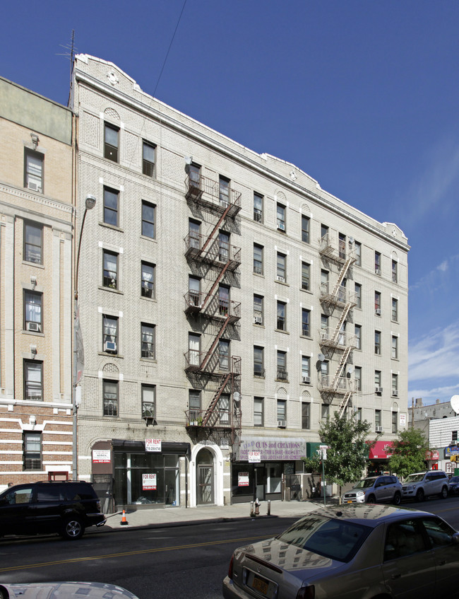 561 East 187th Street in Bronx, NY - Foto de edificio - Building Photo