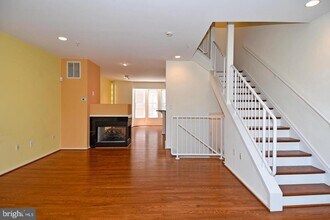1628 N Rhodes St in Arlington, VA - Building Photo - Building Photo
