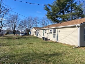 1603 Queens Way in Champaign, IL - Building Photo - Building Photo