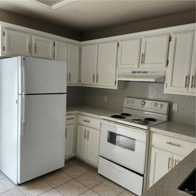1501 W Carmen Ave in Edinburg, TX - Foto de edificio - Building Photo