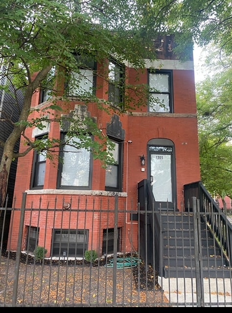 1305 E 69th St, Unit 1