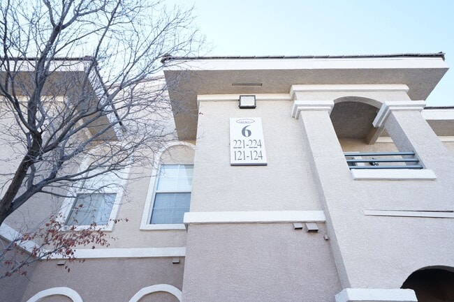 9330 W Maule Ave in Las Vegas, NV - Building Photo - Building Photo