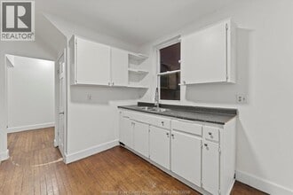 895 Pillette Rd in Windsor, ON - Building Photo - Building Photo