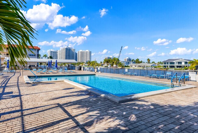2017 S Ocean Dr, Unit 1004 in Hallandale Beach, FL - Building Photo - Building Photo