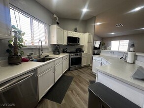 5270 Panguitch Dr in Las Vegas, NV - Building Photo - Building Photo