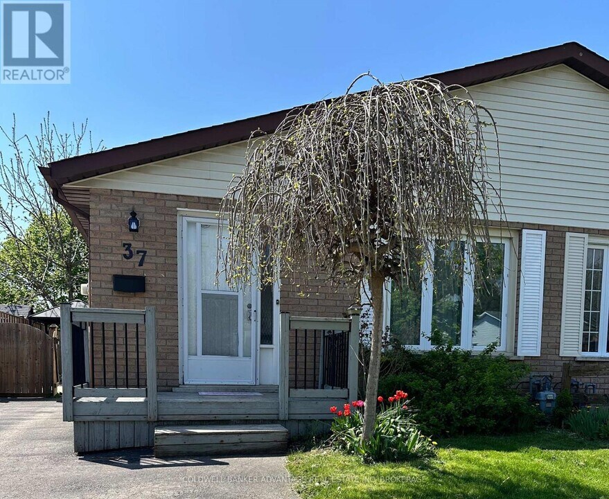 37 Mayfair Dr in Welland, ON - Building Photo