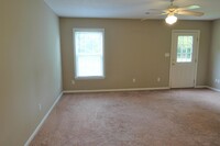 204 River Oaks Cir in Piedmont, SC - Building Photo - Building Photo