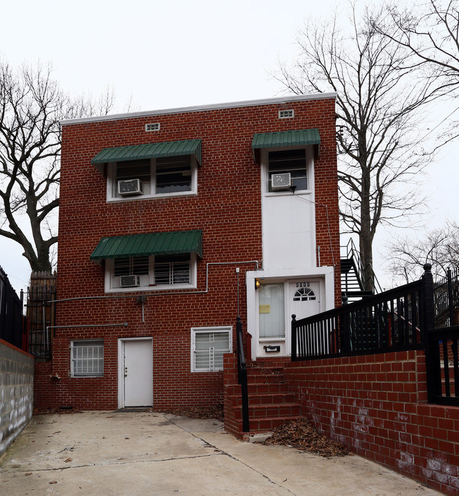 5808 14th St NW in Washington, DC - Foto de edificio